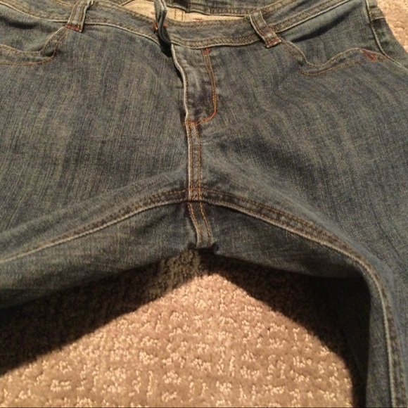 Cabi Brand woman size 6 (30” by 29”)boot cut jeans - Picture 7 of 14